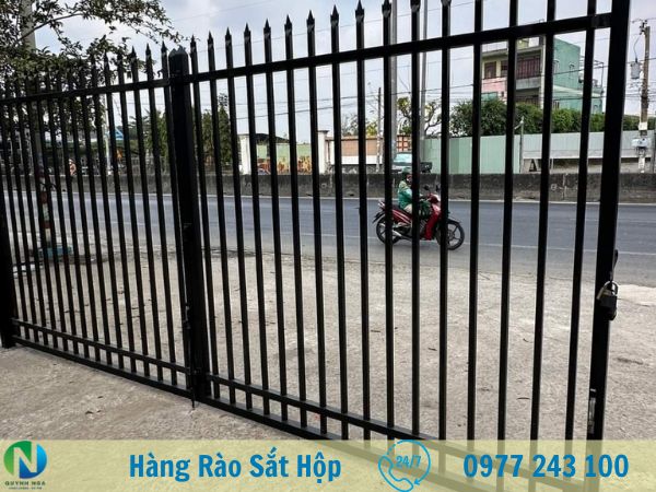 hàng rào sắt hộp mạ kẽm